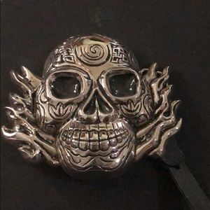 Novelty skull buckle.